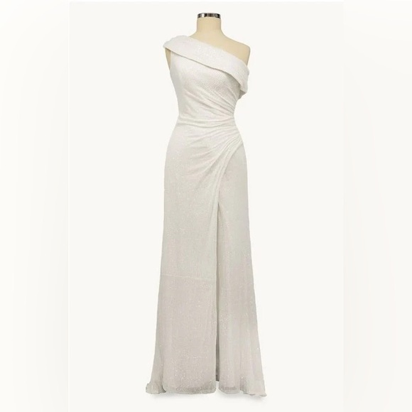 Elegant White Evening Gown T806